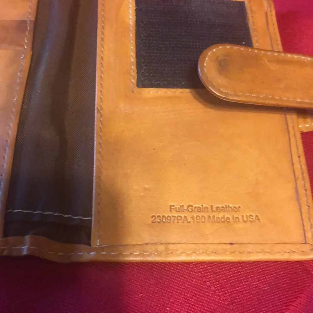 PreOwned- Franklin Covey Leather Wallet 3 credit card slots-2 slots for receipts - Picture 6 of 11